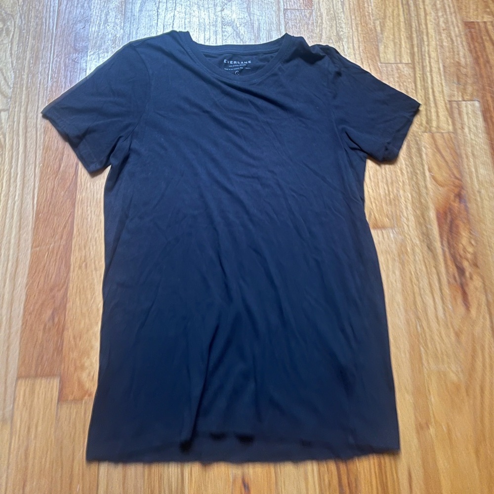 Everlane black tee size m